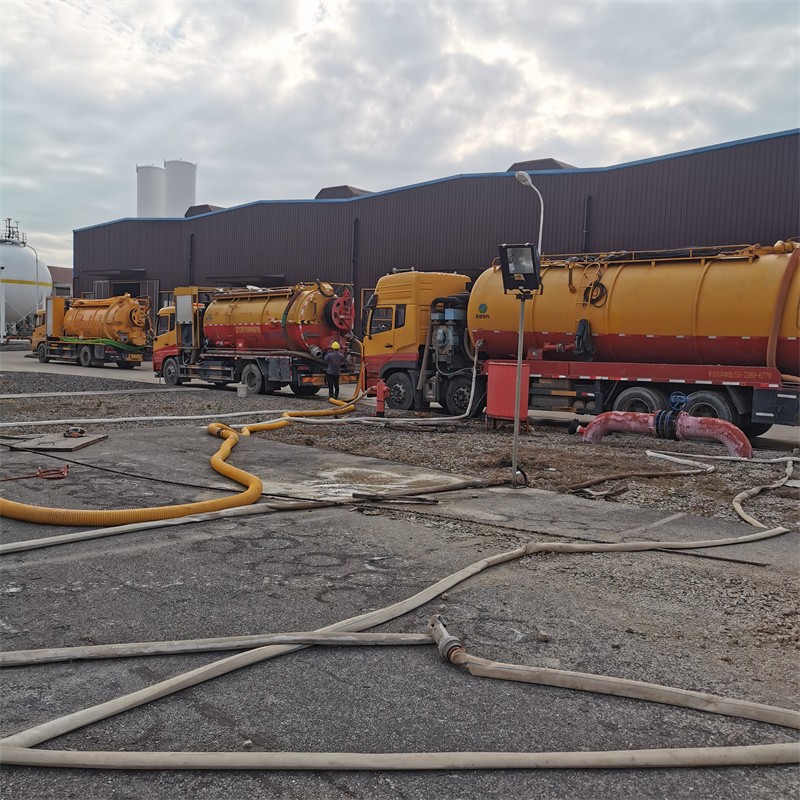 和舍镇污水池清理