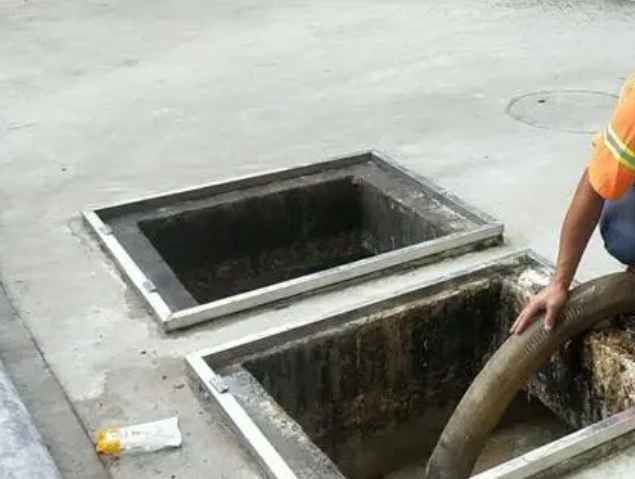 和舍镇化粪池清理
