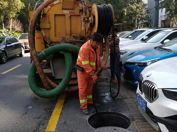 和舍镇排污管道清淤